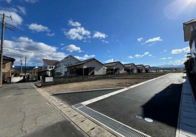 駅徒歩2分！利便性と自然の融合が魅力の角地